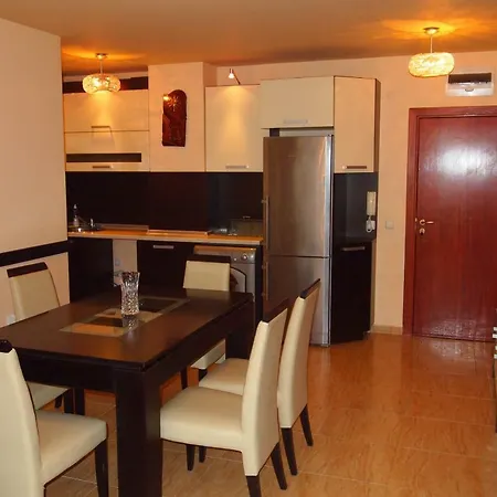 Stylish Two Bedroom Слънчев бряг