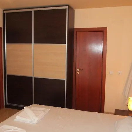 Апартамент Stylish Two Bedroom
