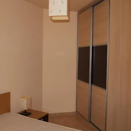 Stylish Two Bedroom Апартамент